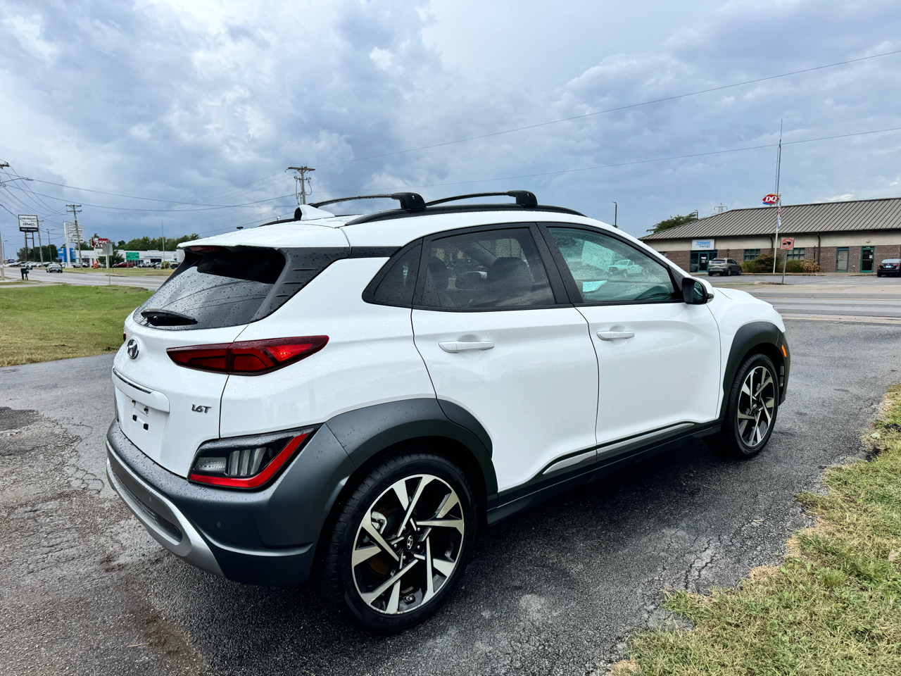 2022 Hyundai Kona Limited photo 2