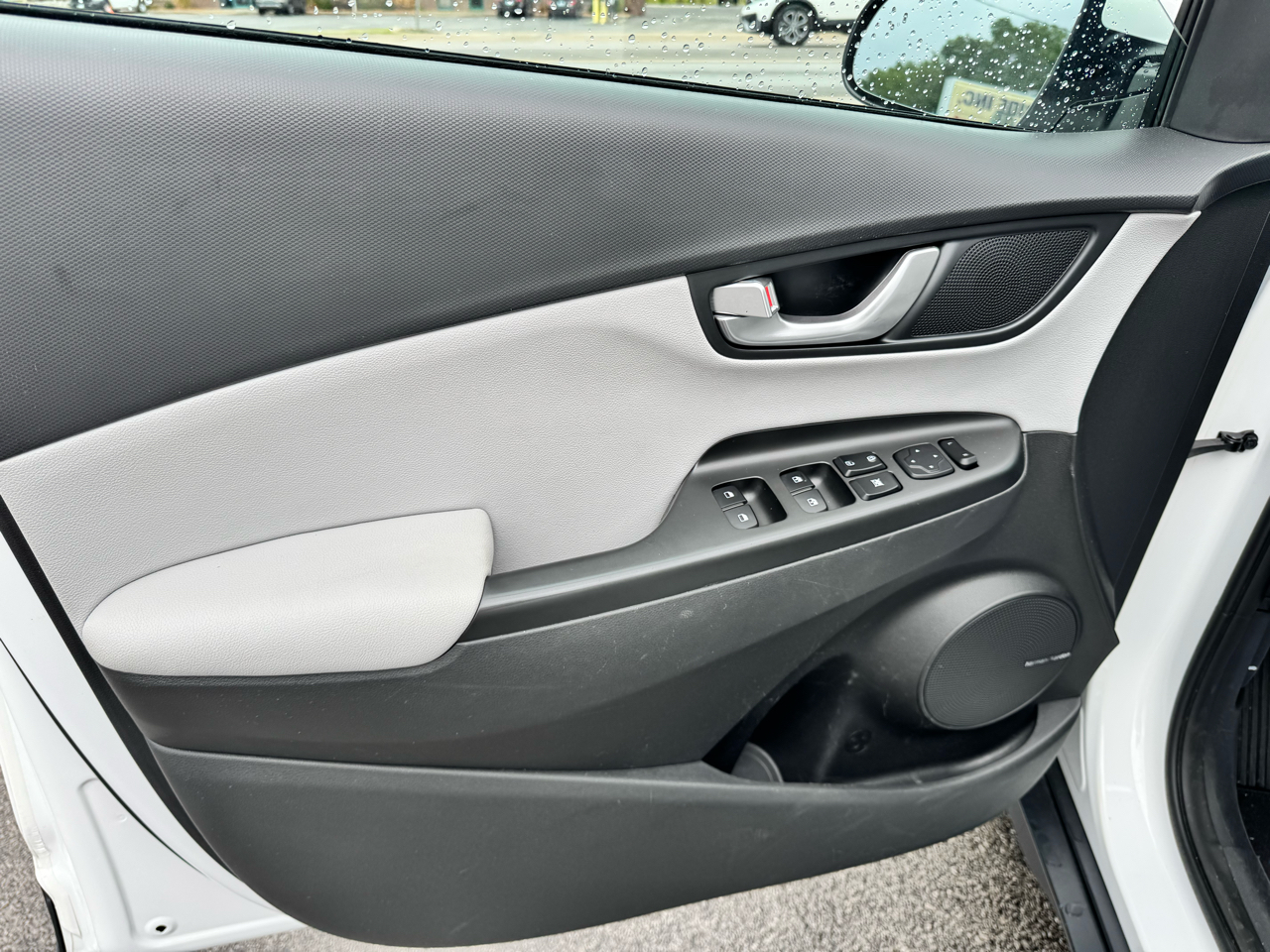 2022 Hyundai Kona Limited photo 6