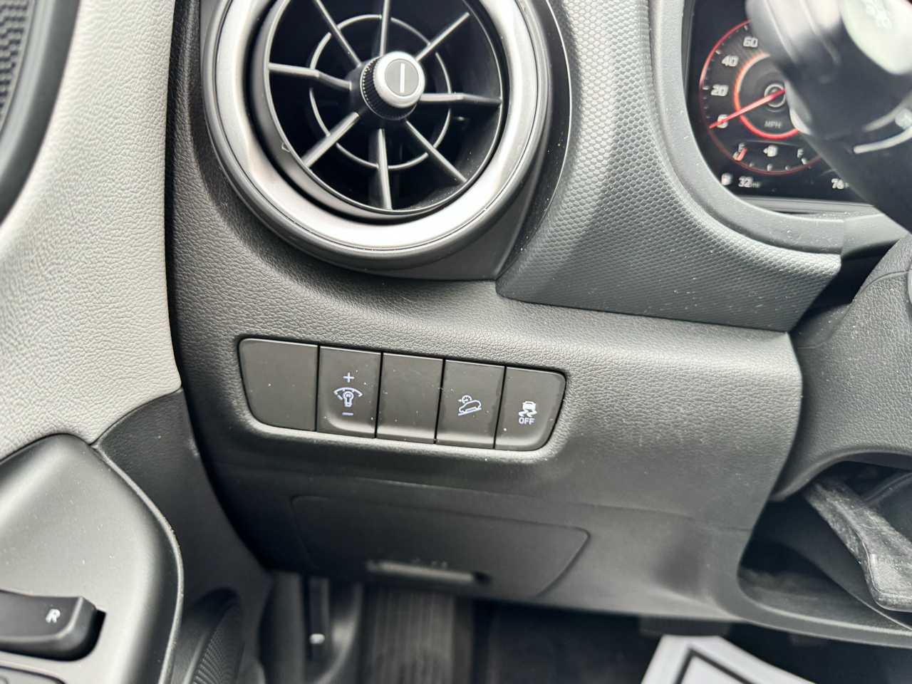 2022 Hyundai Kona Limited photo 11
