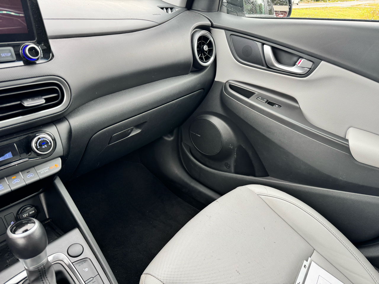 2022 Hyundai Kona Limited photo 21