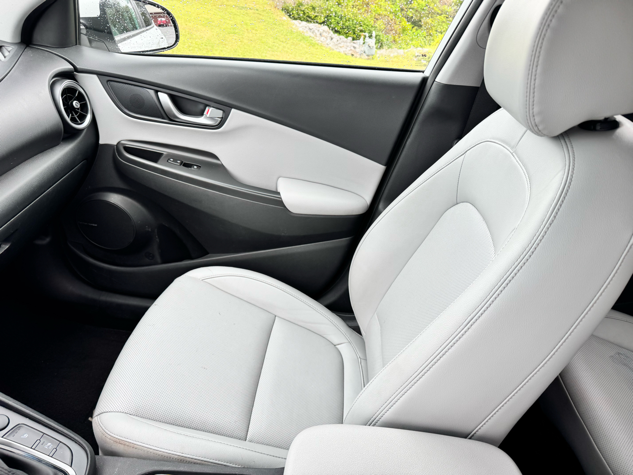 2022 Hyundai Kona Limited photo 23