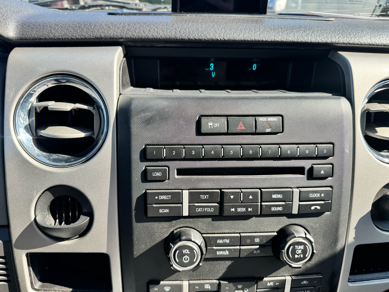 2012 Ford F-150 XLT photo 9