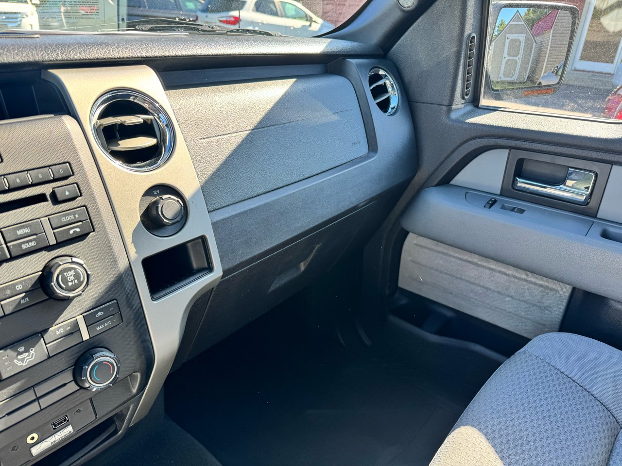 2012 Ford F-150 XLT photo 11