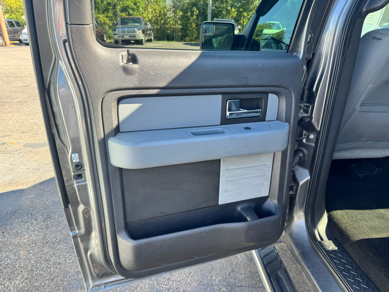 2012 Ford F-150 XLT photo 19