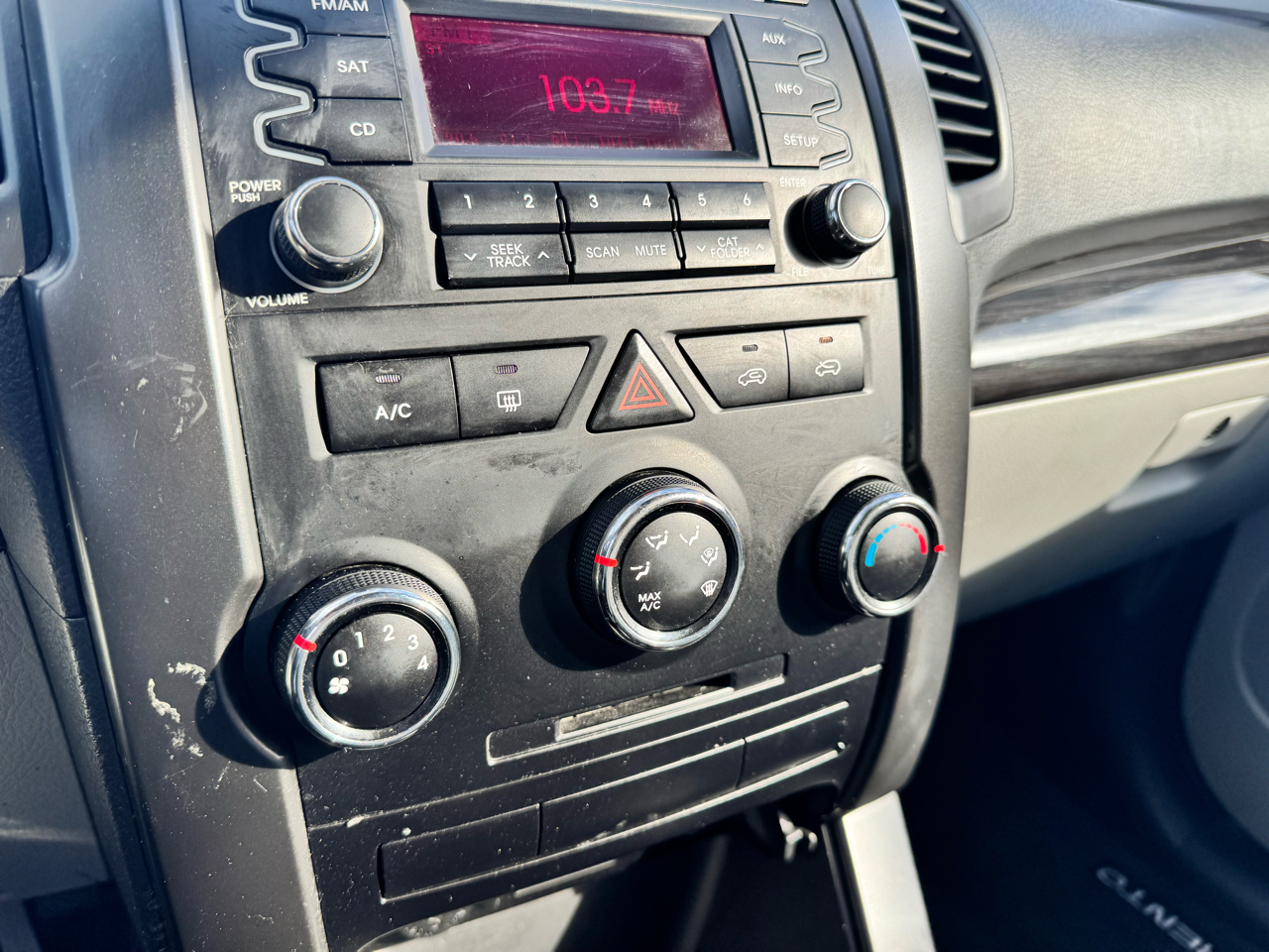 Kia Sorento LX 2WD 2011