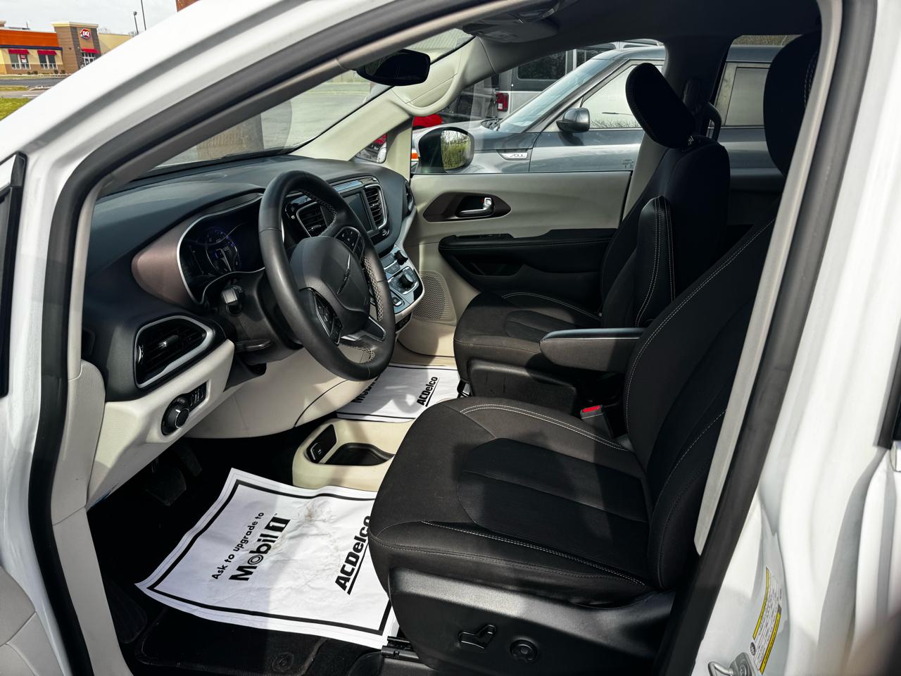 Chrysler Voyager LX 2023