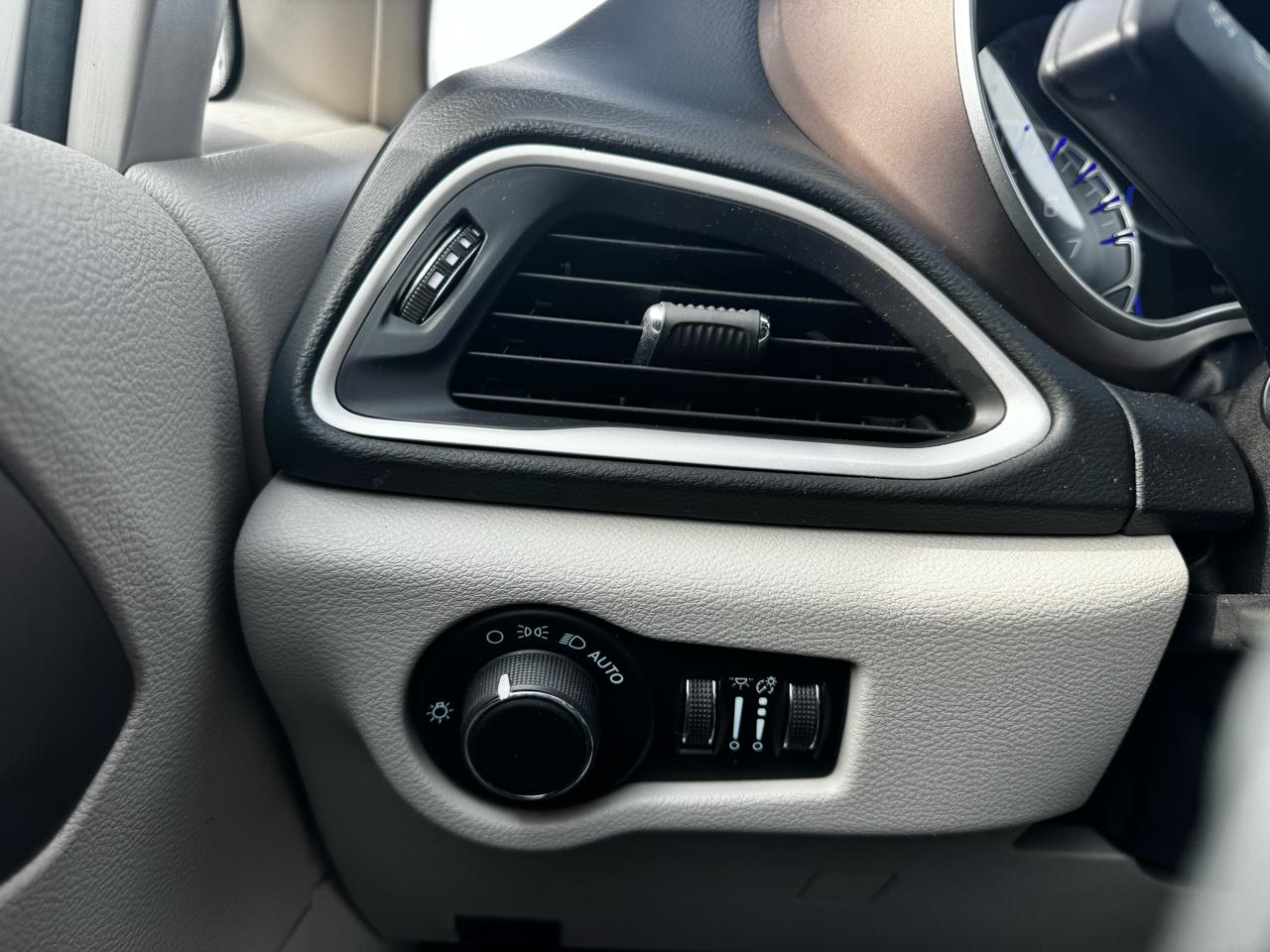 Chrysler Voyager LX 2023