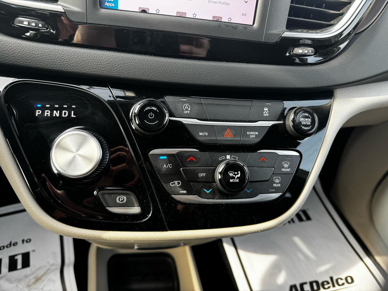 Chrysler Voyager LX 2023