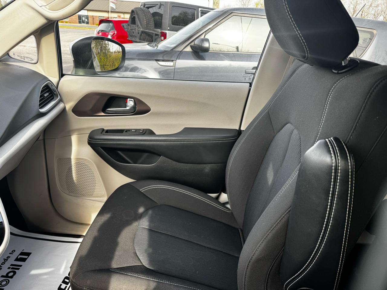 Chrysler Voyager LX 2023