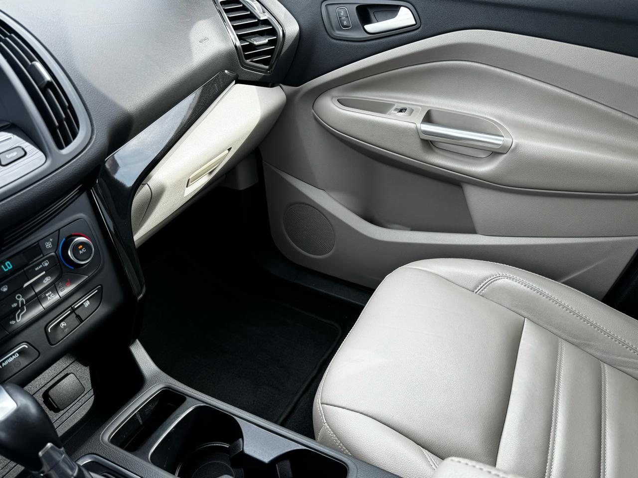 Ford Escape Titanium FWD 2017