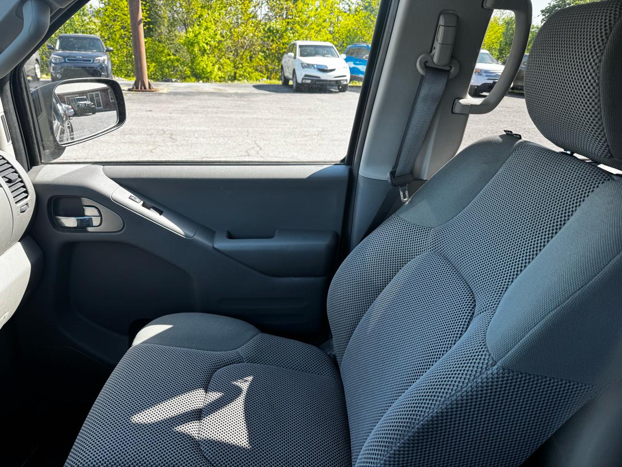 Nissan Frontier PRO-4X Crew Cab 5AT 4WD 2016