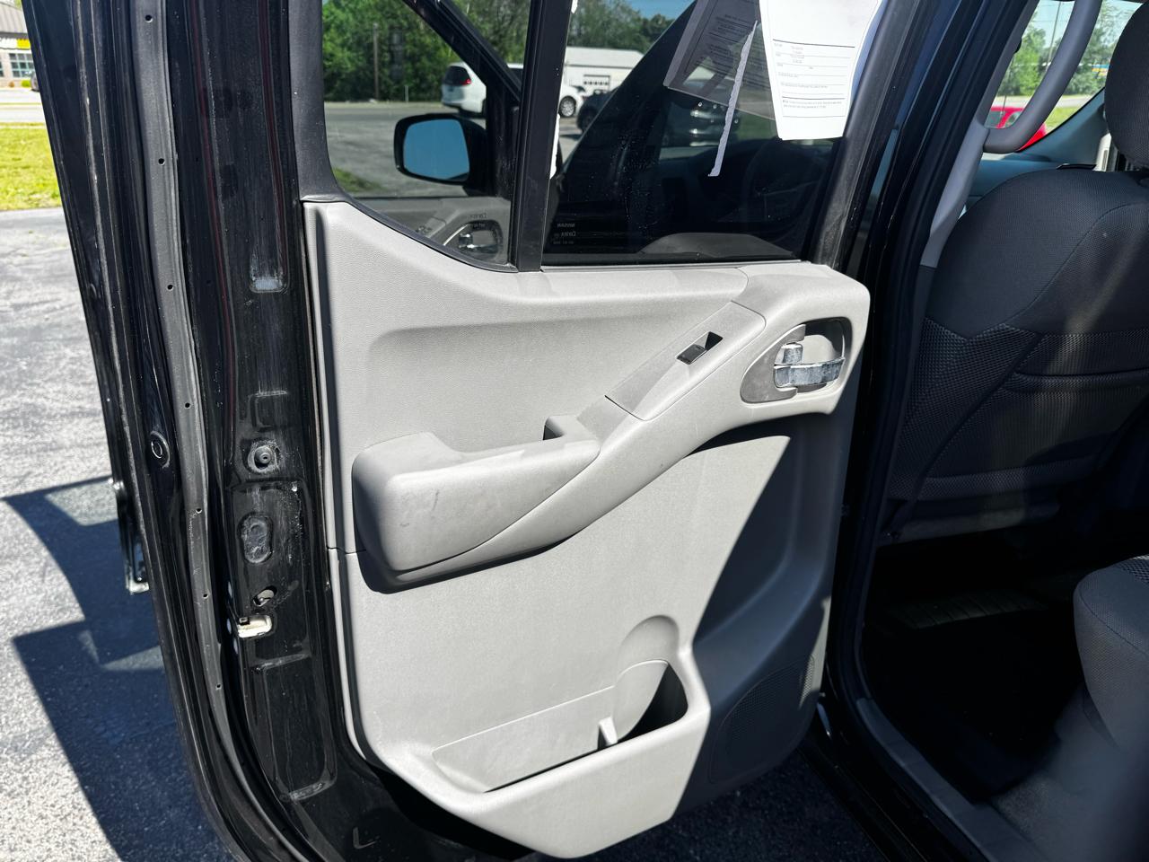 Nissan Frontier PRO-4X Crew Cab 5AT 4WD 2016