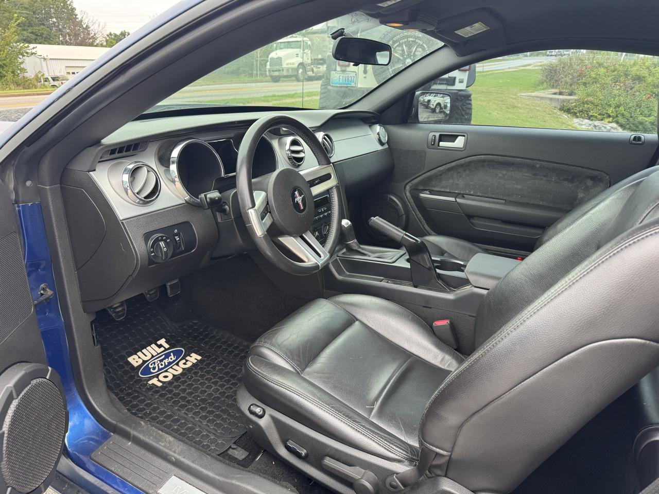 Ford Mustang V6 Deluxe Coupe 2007