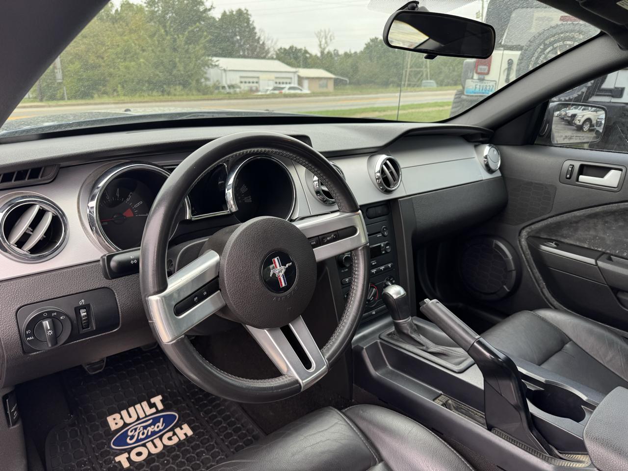 Ford Mustang V6 Deluxe Coupe 2007