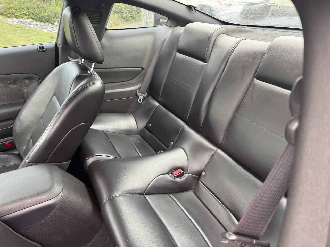 Ford Mustang V6 Deluxe Coupe 2007
