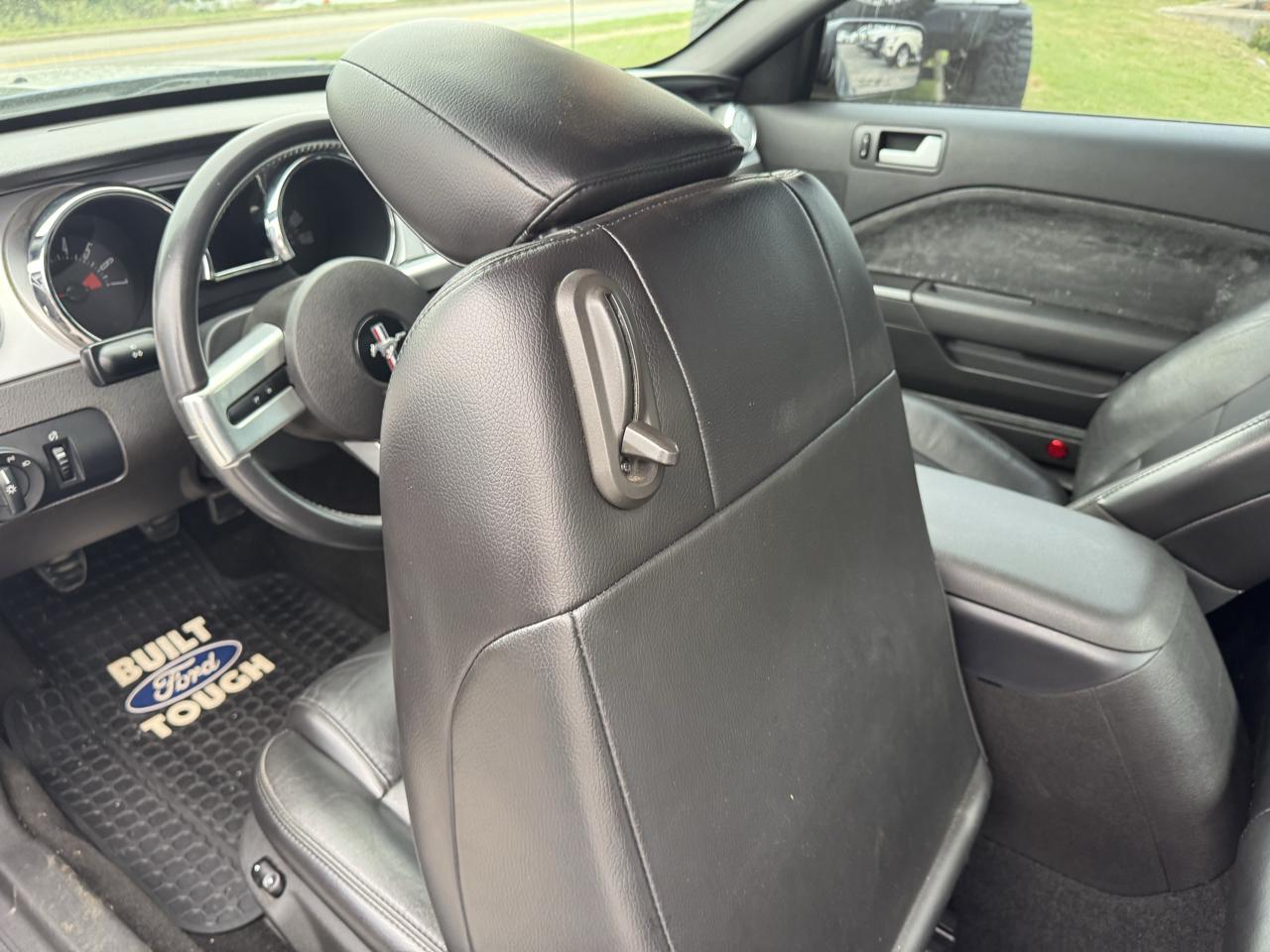 Ford Mustang V6 Deluxe Coupe 2007