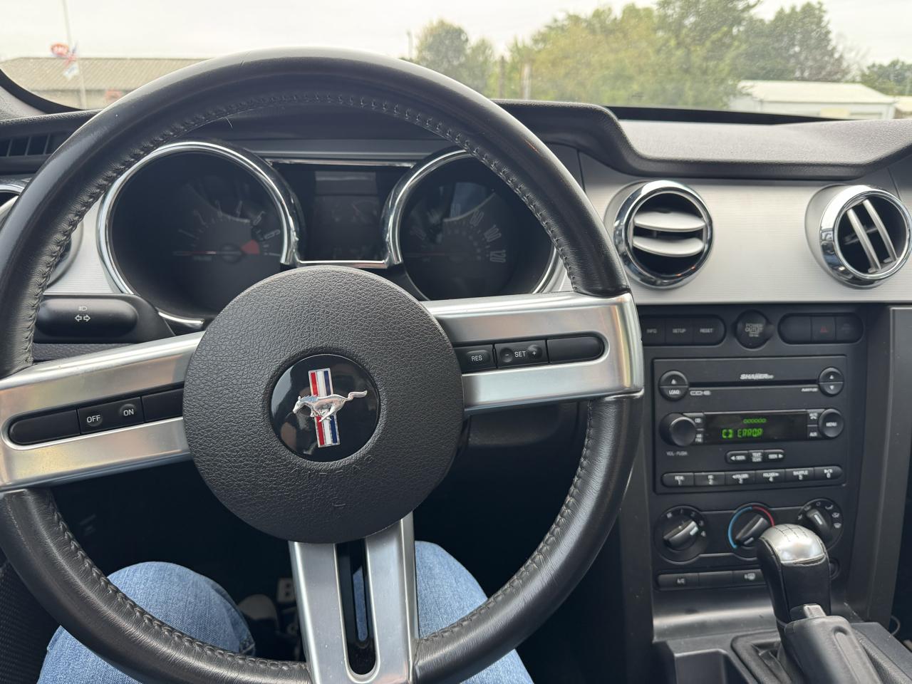 Ford Mustang V6 Deluxe Coupe 2007