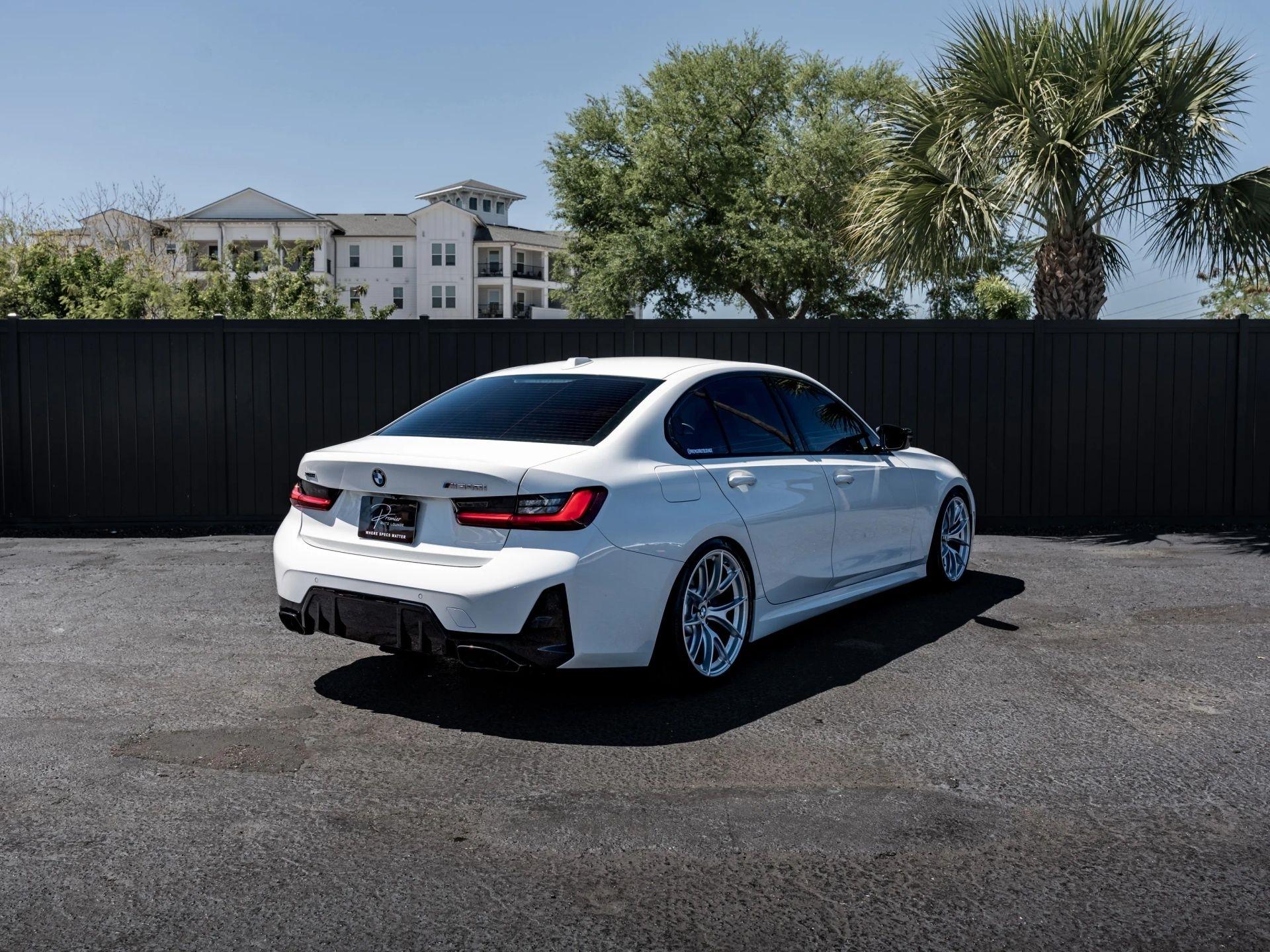 BMW 3-Series  2023