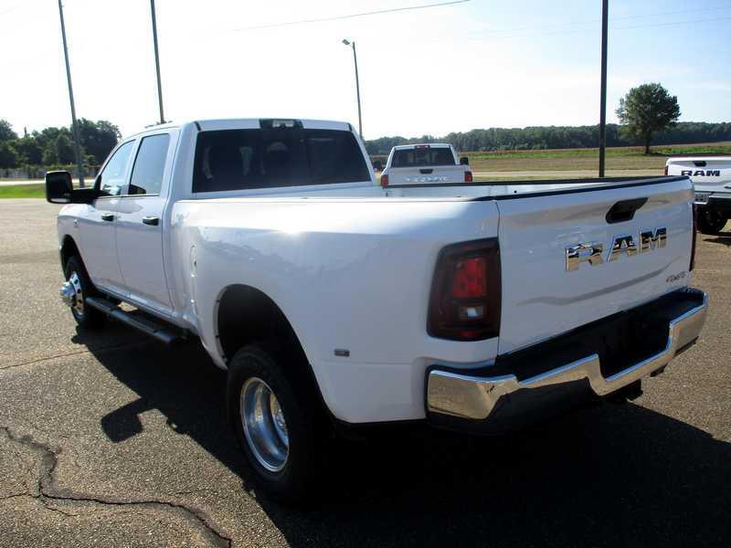2025 Ram 3500 Tradesman photo 3
