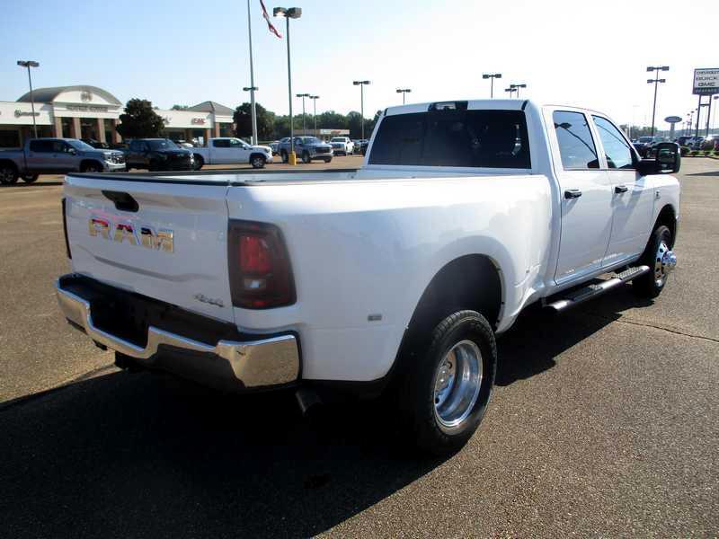 2025 Ram 3500 Tradesman photo 4