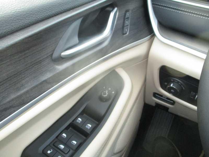 Jeep Grand Cherokee Limited 2WD 2025