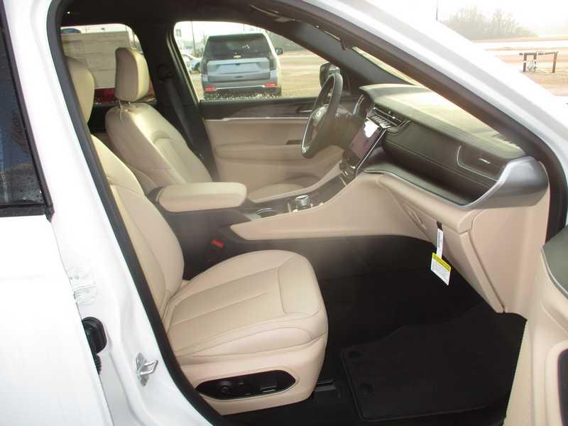 Jeep Grand Cherokee Limited 2WD 2025