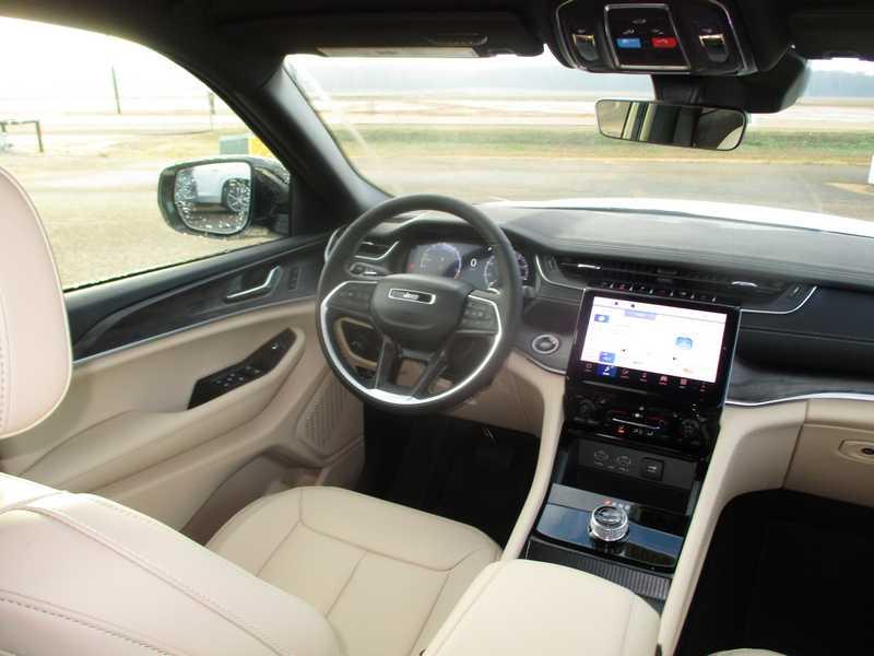 Jeep Grand Cherokee Limited 2WD 2025