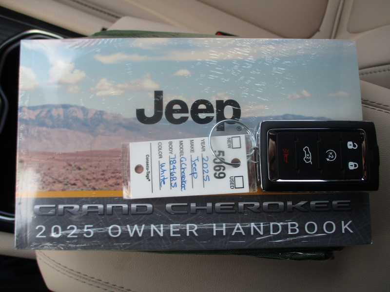 Jeep Grand Cherokee Limited 2WD 2025