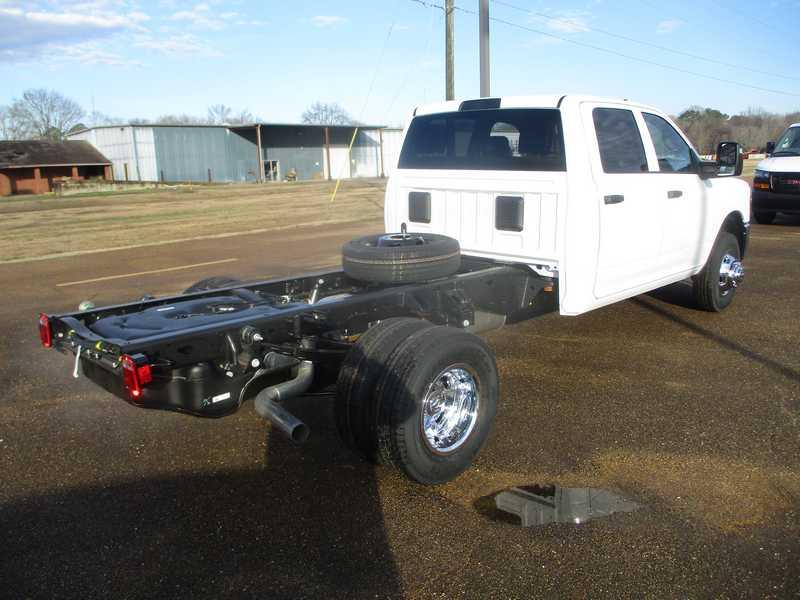RAM 3500 Crew Cab 4WD DRW 2026