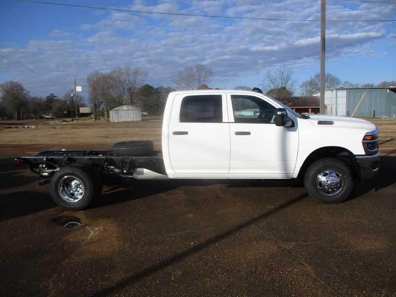 RAM 3500 Crew Cab 4WD DRW 2026