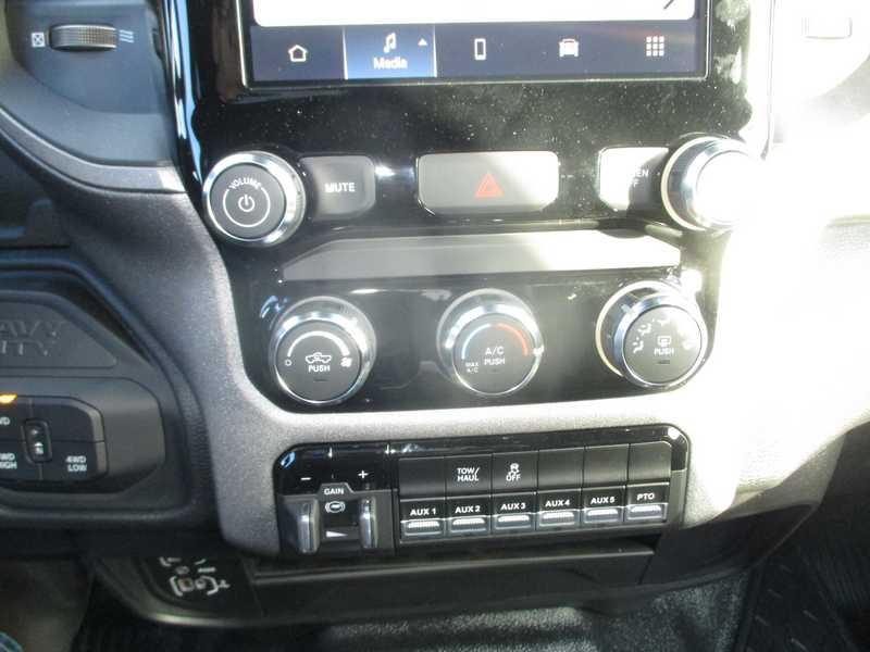 RAM 3500 Crew Cab 4WD DRW 2026