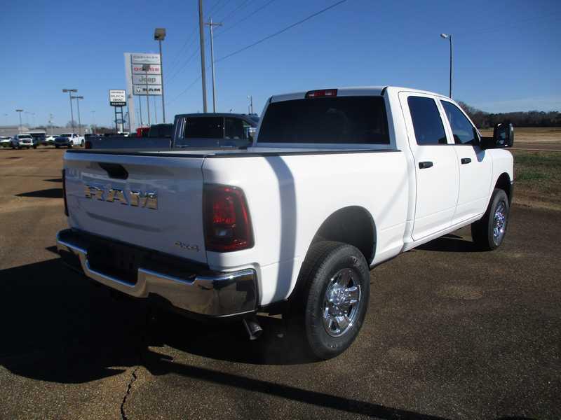 RAM 2500 Tradesman Crew Cab SWB 4WD 2026