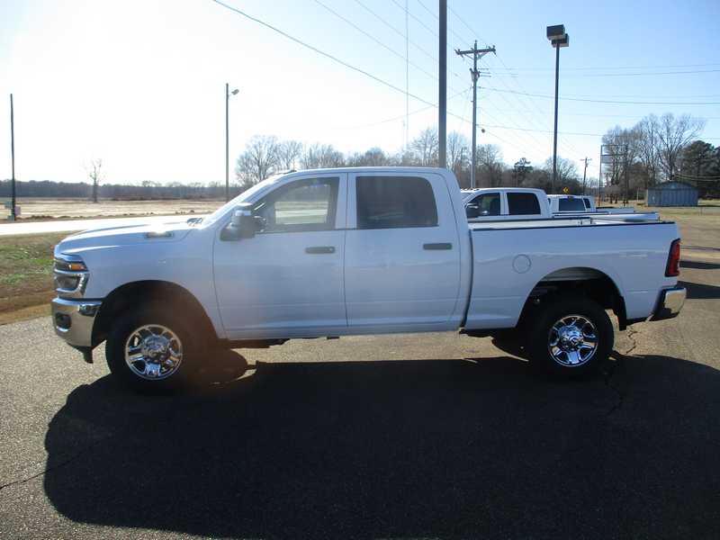 RAM 2500 Tradesman Crew Cab SWB 4WD 2026