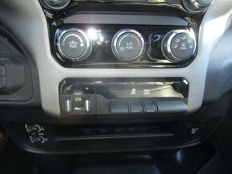 RAM 2500 Tradesman Crew Cab SWB 4WD 2026