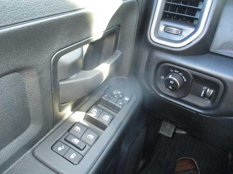 RAM 2500 Tradesman Crew Cab SWB 4WD 2026