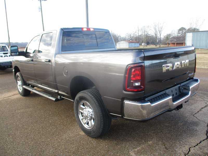 RAM 2500 Tradesman Crew Cab SWB 4WD 2026