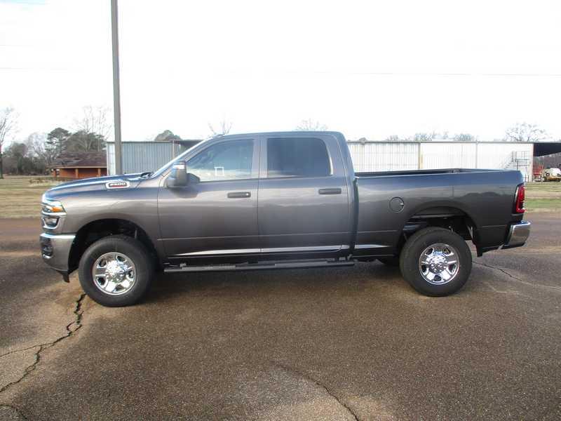 RAM 2500 Tradesman Crew Cab SWB 4WD 2026