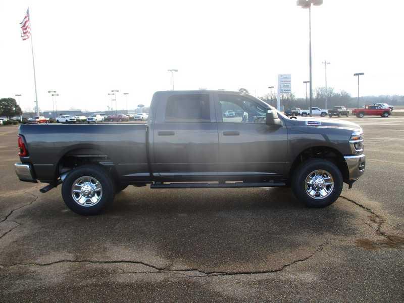 RAM 2500 Tradesman Crew Cab SWB 4WD 2026