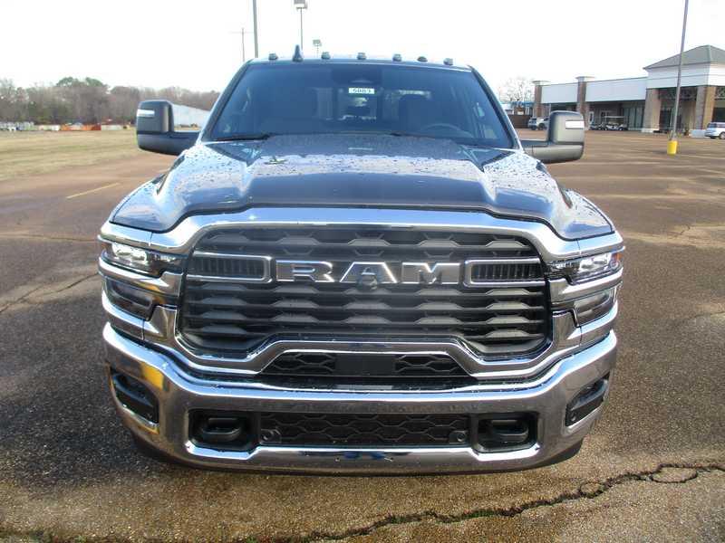 RAM 2500 Tradesman Crew Cab SWB 4WD 2026