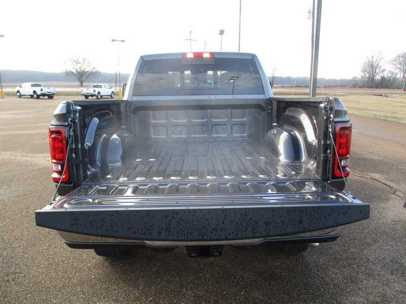 RAM 2500 Tradesman Crew Cab SWB 4WD 2026
