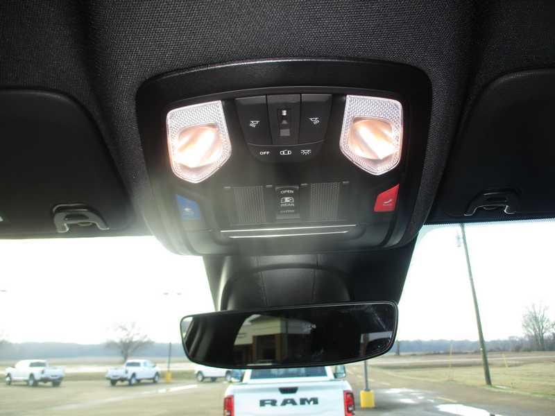 RAM 2500 Tradesman Crew Cab SWB 4WD 2026