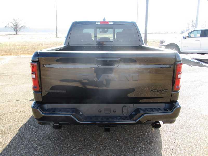 RAM 1500 Big Horn Crew Cab SWB 4WD 2026