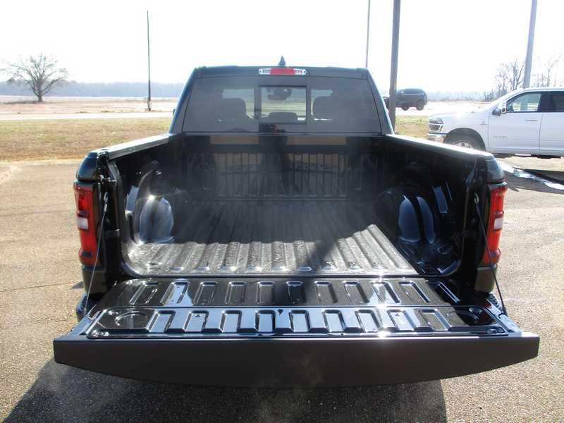 RAM 1500 Big Horn Crew Cab SWB 4WD 2026