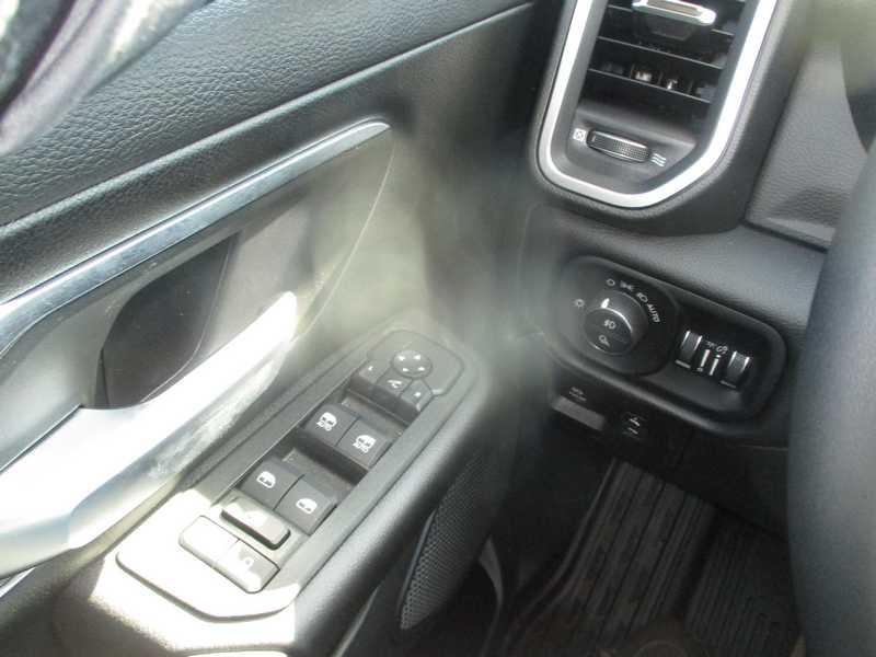 RAM 1500 Big Horn Crew Cab SWB 4WD 2026