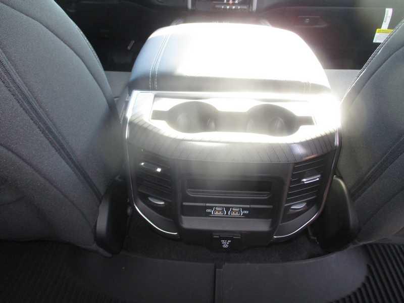 RAM 1500 Big Horn Crew Cab SWB 4WD 2026