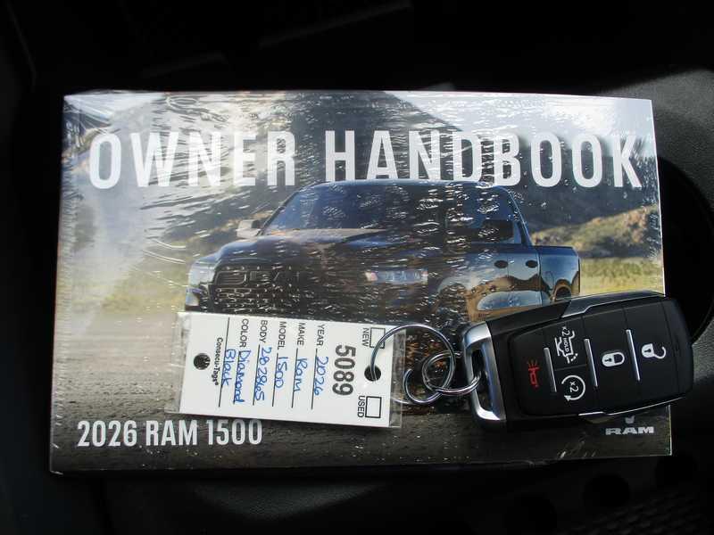 RAM 1500 Big Horn Crew Cab SWB 4WD 2026