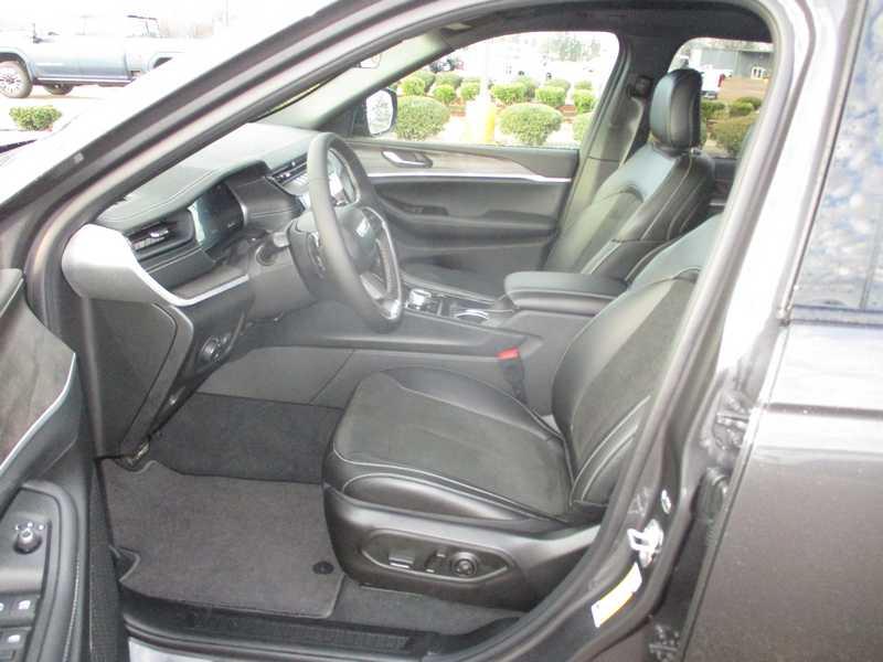 Jeep Grand Cherokee 2WD 4dr Laredo 2026