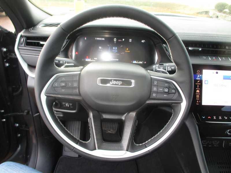 Jeep Grand Cherokee 2WD 4dr Laredo 2026