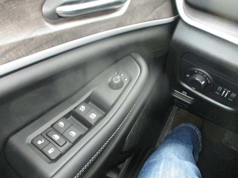 Jeep Grand Cherokee 2WD 4dr Laredo 2026