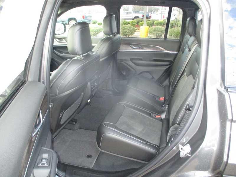 Jeep Grand Cherokee 2WD 4dr Laredo 2026